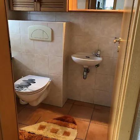 Nehmzowsgang 13 * 징스트