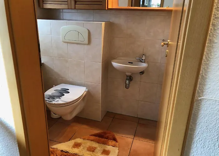 Nehmzowsgang 13 * 青斯特